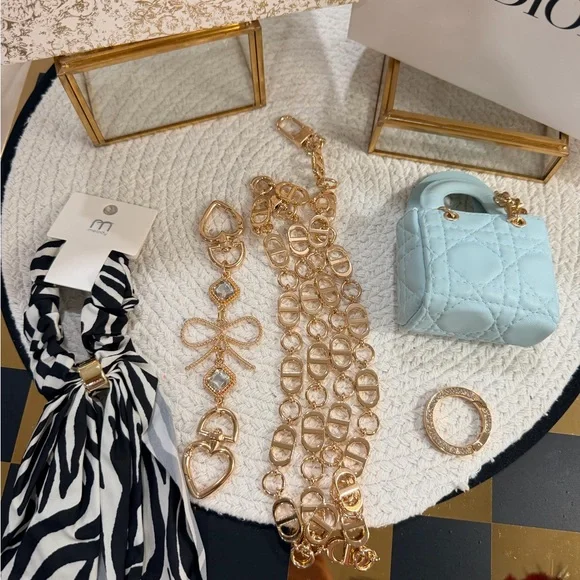 Dior Beauty Crossbody, Novelty CD Strap, Mini Lady Dior Bag Charm - NIB/Gift Bag - Picture 10 of 16